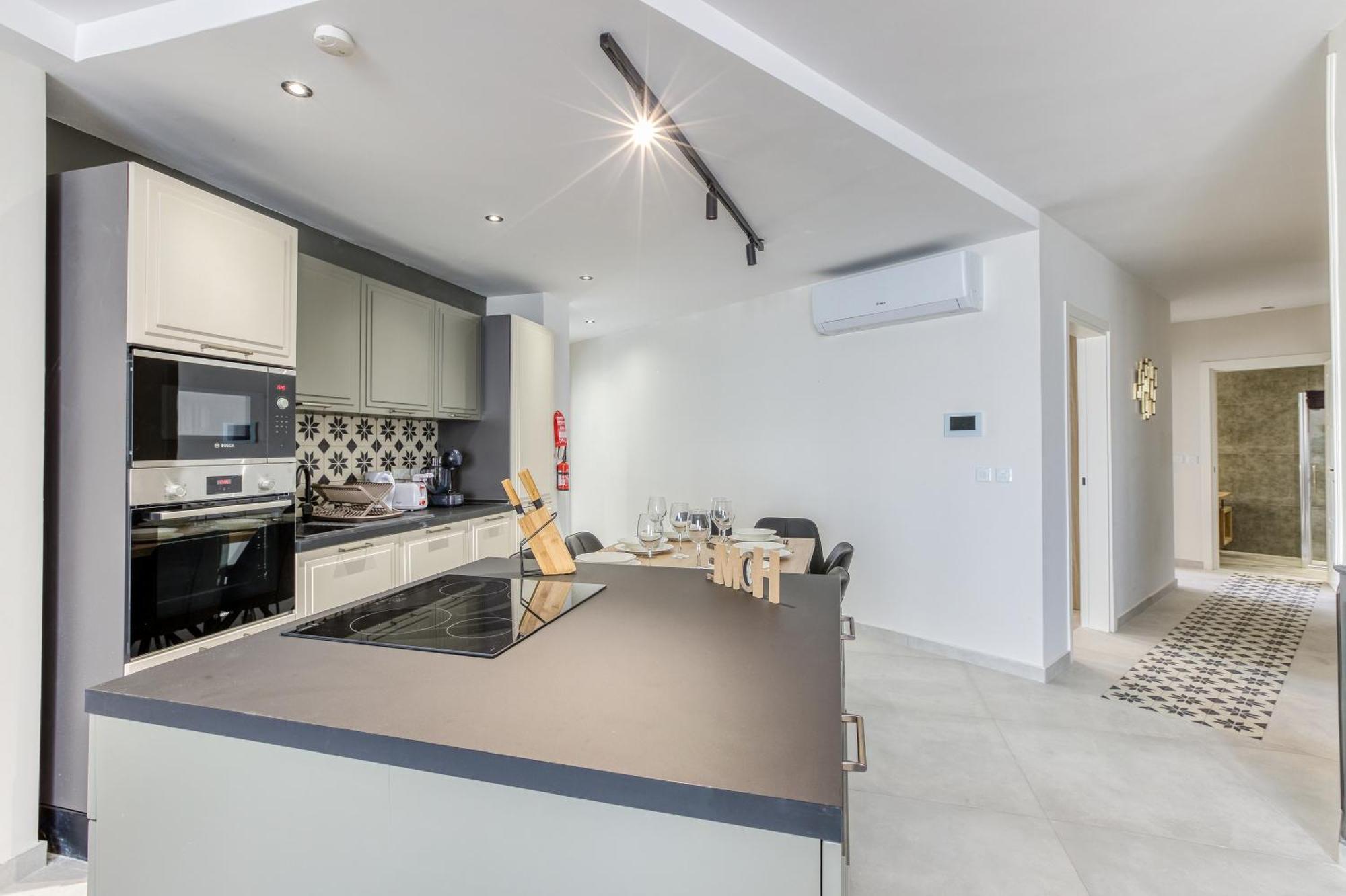 Stylish 3br Luxury In Sliema-14 *
