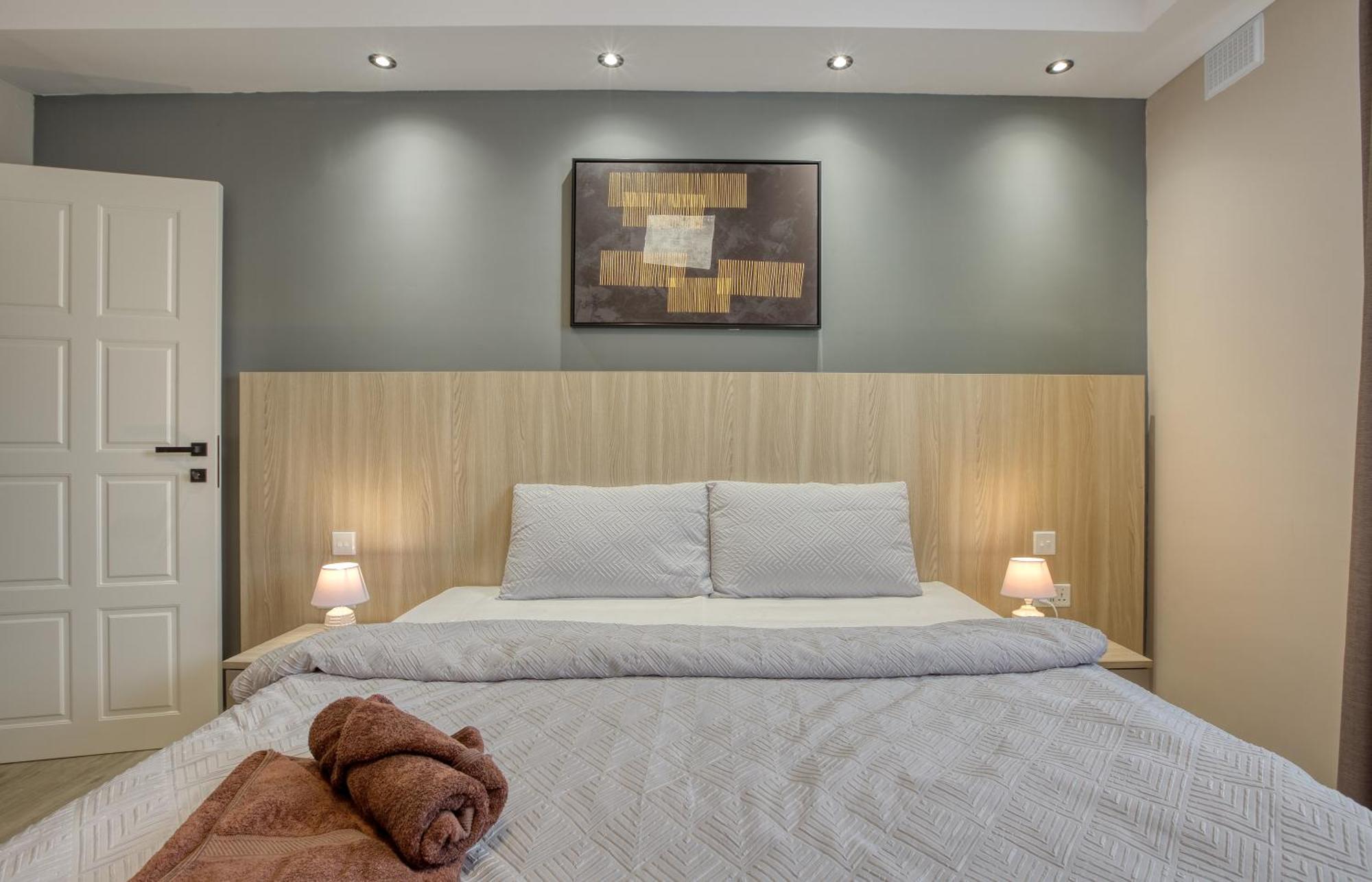 Apartment Stylish 3br Luxury In Sliema-14